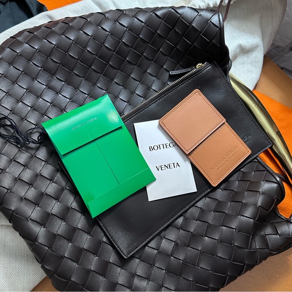 Bottega Veneta dark brown MEDIUM SARDINE LEATHER TOP HANDLE BAG - Picture 6 of 12